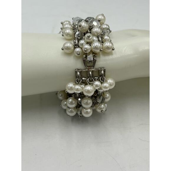 Womens Silver Tone Faux Pearl Silver Bead Cluster Cha Cha Dangle Bracelet - Picture 7 of 8